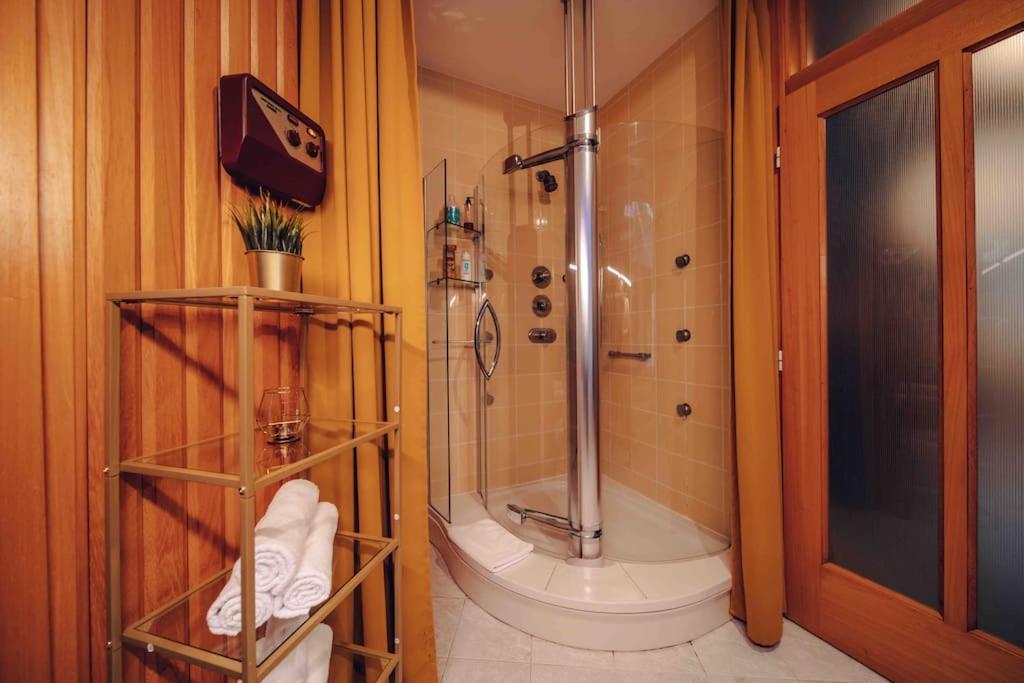 Unique Apartment With Private Pool, Cinema, Spa Prague Exterior photo